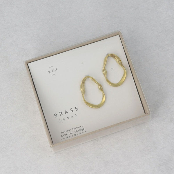[預訂款] 経年変化BRASS -しんちゅう-系列-黃銅波浪形橢圓形鈦柱式耳環 SS0100