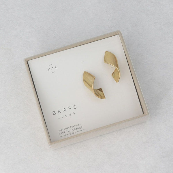 [預訂款] 経年変化BRASS -しんちゅう-系列-黃銅卷鈦柱式耳環 SS0102