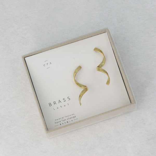 [預訂款] 経年変化BRASS -しんちゅう-系列-黃銅扭曲條形鈦柱式吊式耳環 SS0099