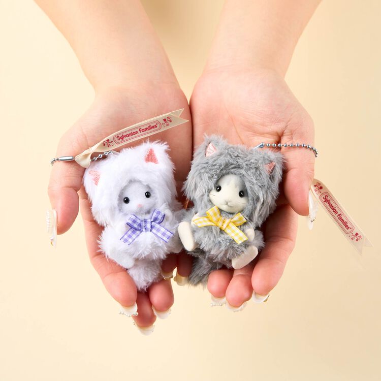 [In Stock] Sylvanian Families Bunny Keychain - Strawberry SH0171 (Japan)