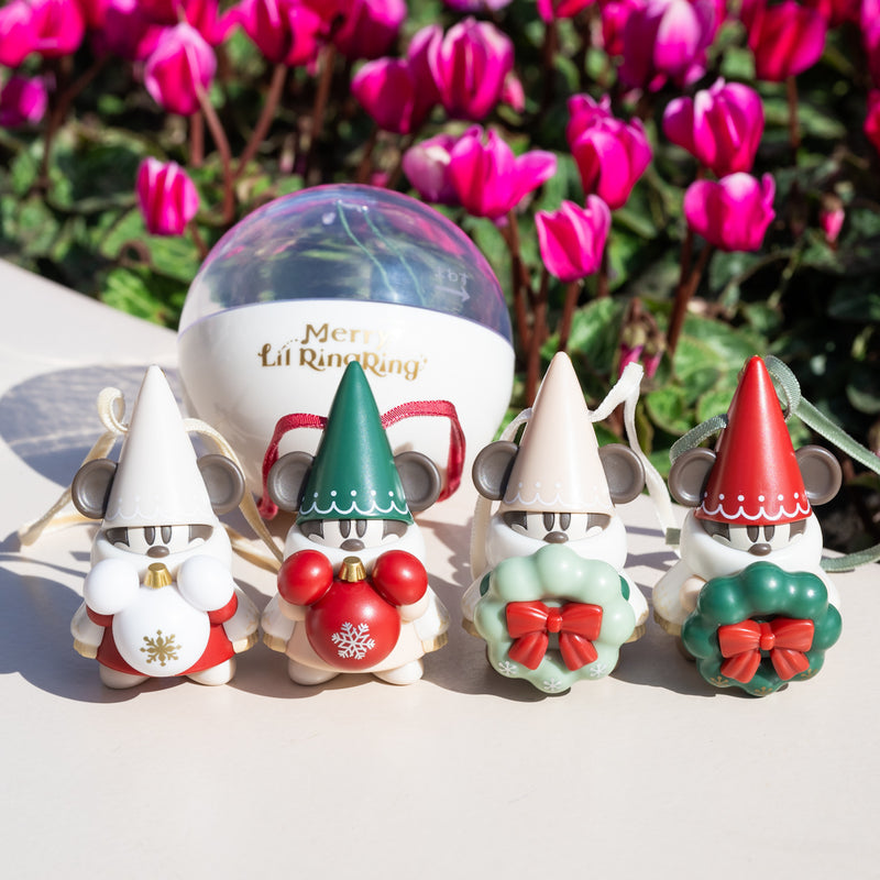 [現貨] 東京迪士尼樂園～2024聖誕限定！"Lil Ring Ring"系列-限量版扭蛋吊飾(綠帽/米帽）SH0170
