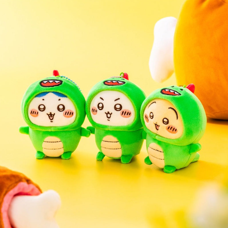 [In Stock] CHIIKAWA - Hachiwa Rei Cat Plush Keychain in Dinosaur Suit SNA0063