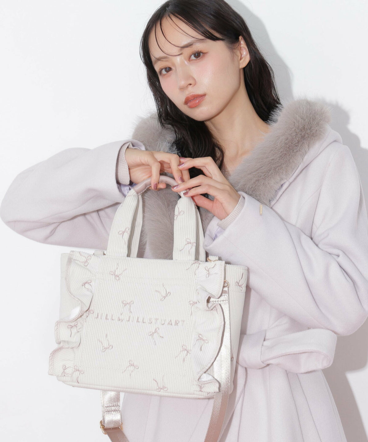 [預訂款] [請先向客服查詢日本庫存] JILL by JILL STUART- 奢華手工立體字母蝴蝶結刺繡波浪邊兩用手提包（全2色） SG0100
