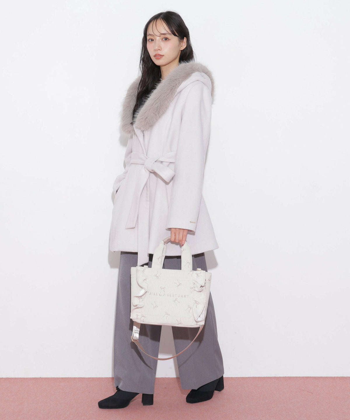 [預訂款] [請先向客服查詢日本庫存] JILL by JILL STUART- 奢華手工立體字母蝴蝶結刺繡波浪邊兩用手提包（全2色） SG0100