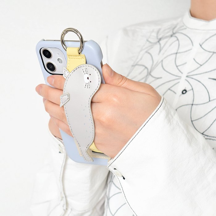 [Pre-order Item] Faux leather iPhone case with polar bear/seal design, featuring anti-slip wristband and clip slots, and can also be used with a lanyard (2 designs available, compatible with iPhone 12/12 Pro and iPhone 13/13 Pro) SH0051