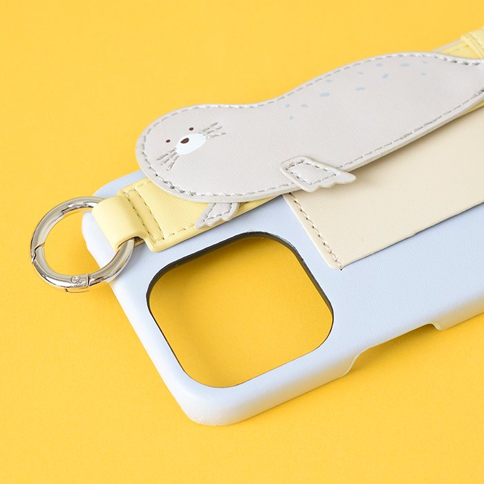 [Pre-order Item] Faux leather iPhone case with polar bear/seal design, featuring anti-slip wristband and clip slots, and can also be used with a lanyard (2 designs available, compatible with iPhone 12/12 Pro and iPhone 13/13 Pro) SH0051