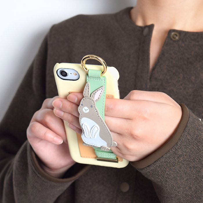 [Pre-order Item] Faux leather iPhone case with black bear/rabbit design, featuring anti-slip wristband and clip slots, and can also be used with a lanyard (2 designs available, compatible with iPhone 13/13 Pro) SH0092 