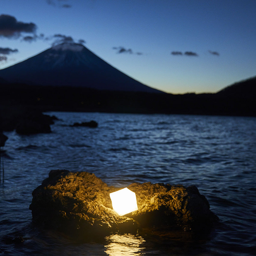 [Pre-order Item] Eco-friendly Product! Solar-Powered Folding Waterproof Camping Light (M Size; 2 Light Colors) SH0065 