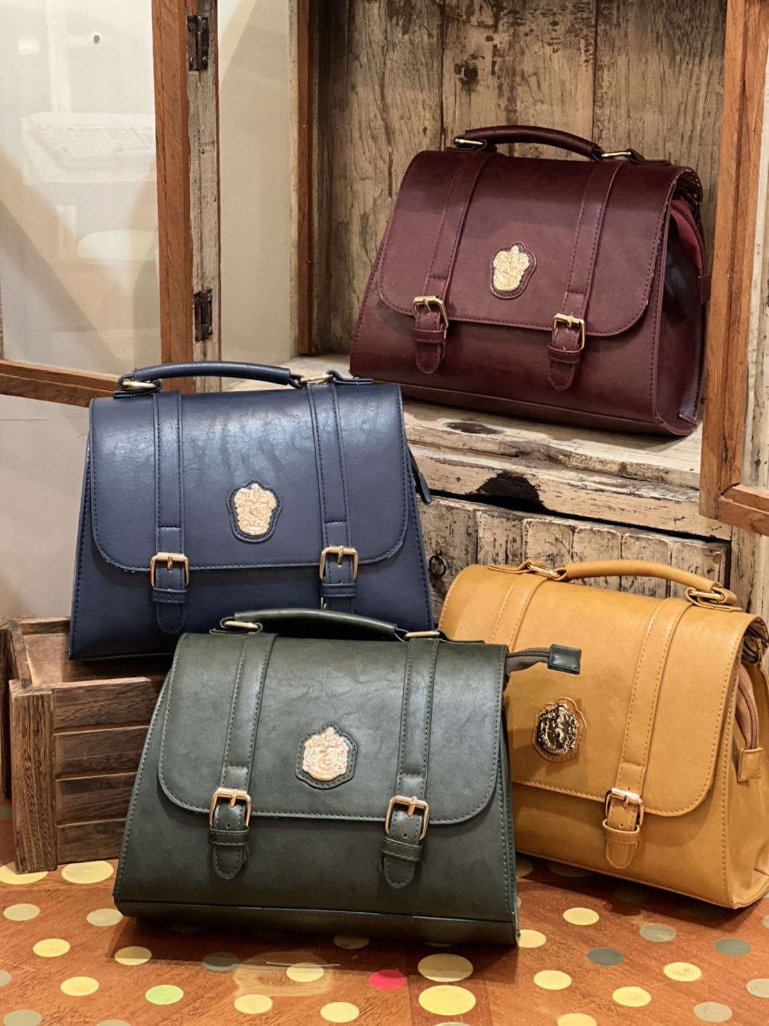 [Pre-order] Harry Potter X FLAPPER Collaboration - 3Ways (Handbag X Shoulder Bag X Backpack) Retro School Bag (6 designs: Hogwarts Badge (Brown/Black)/Gryffindor/Slytherin/Ravenclaw/Hufflepuff) SHP0079